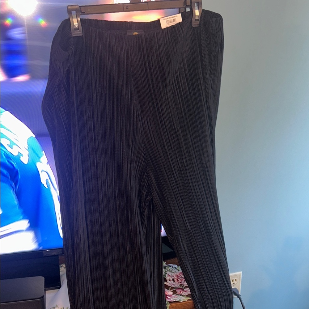 Brand new w/tags - JM Collection Black Pleated pleated dress pants. Size XXL - Picture 6 of 6